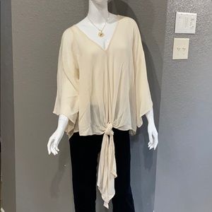 Entro women v-neck top cream size medium